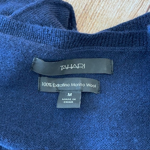 Tahari Navy with Leather shoulder patches 100% Merino wool sweater crew neck M - Picture 7 of 11